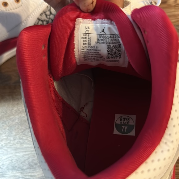 Worn once. Jordan Kids Air Jordan 3 "Cardinal" sneakers size 7Y - Picture 5 of 5